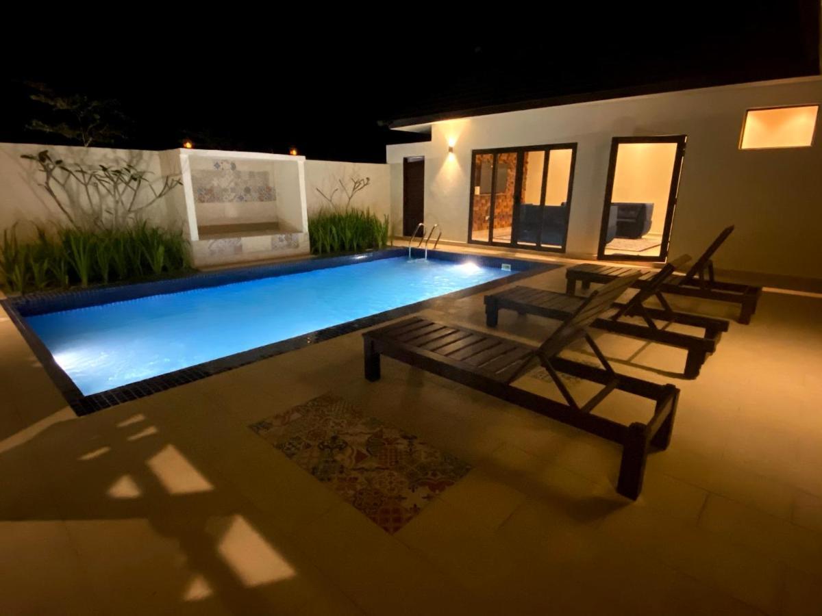 Charis Pool Villa 2 - 3 Bedroom With Private Pool Бентонг Экстерьер фото