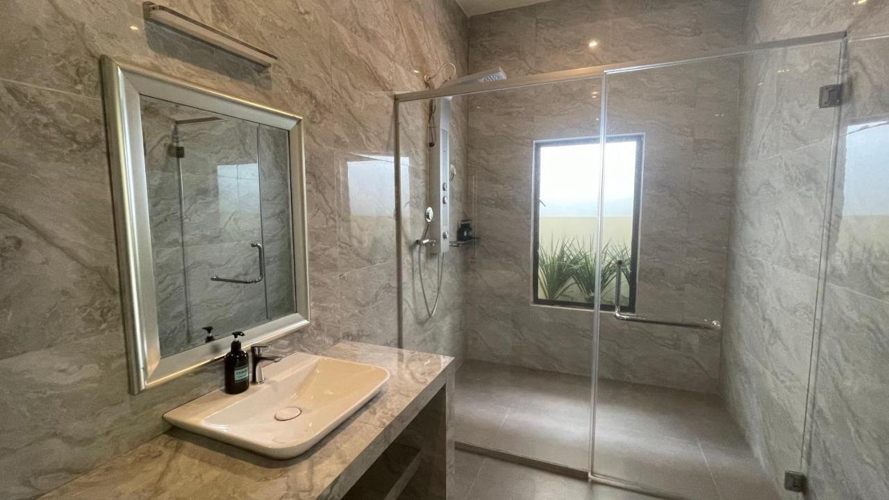 Charis Pool Villa 2 - 3 Bedroom With Private Pool Бентонг Экстерьер фото