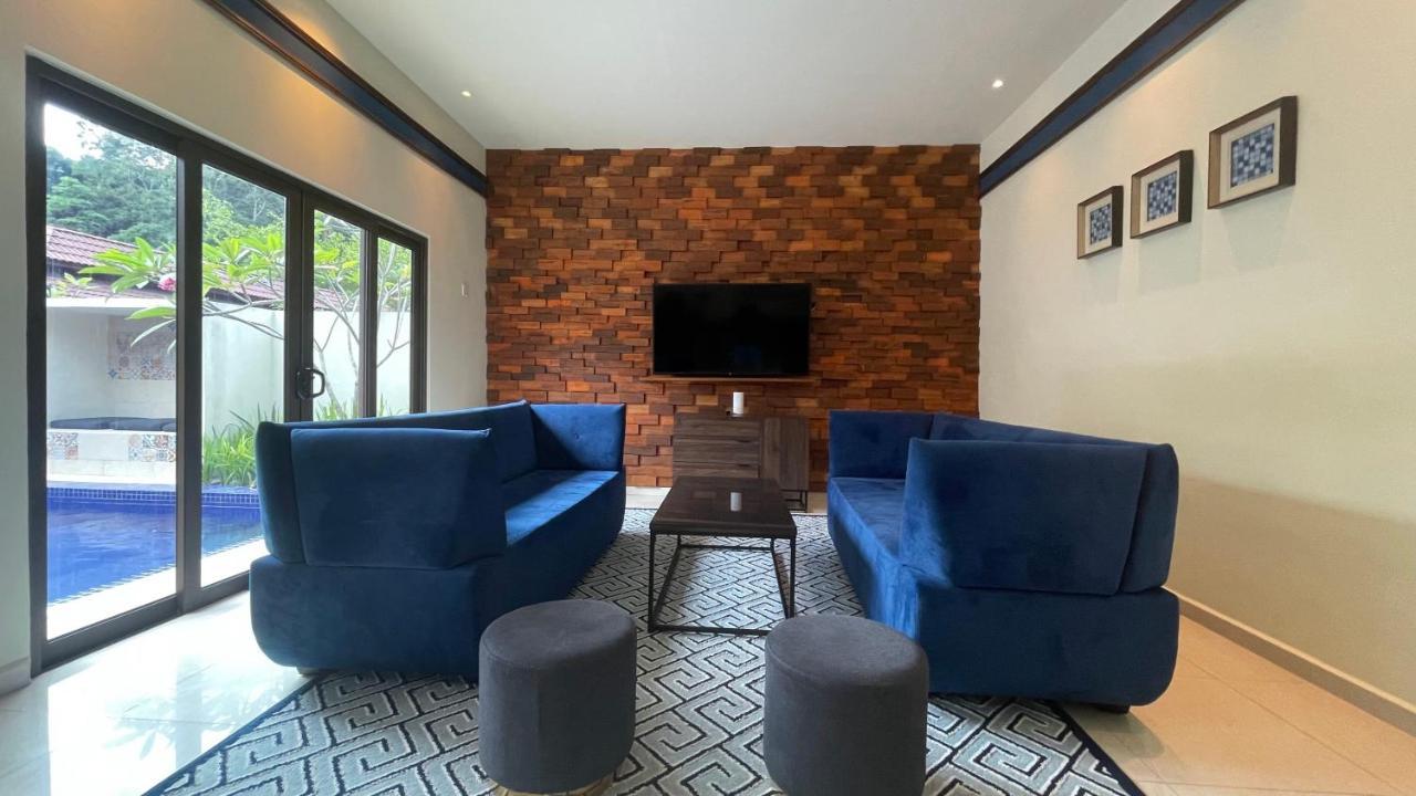 Charis Pool Villa 2 - 3 Bedroom With Private Pool Бентонг Экстерьер фото